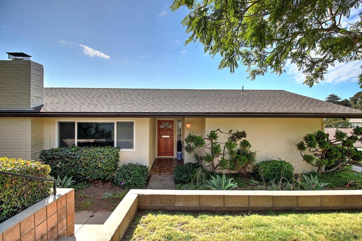 Foto principal - Updated 2 Bedroom Condo
