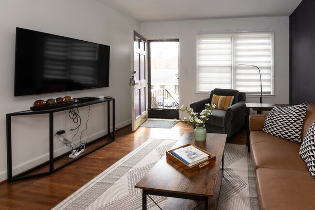 Family Room - 1344 Briar Creek Rd