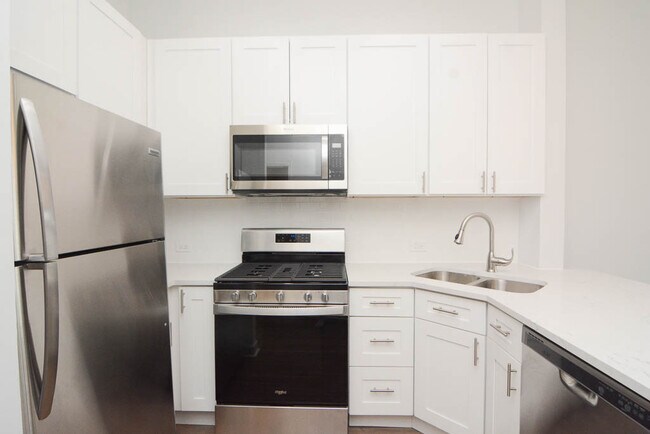 Building Photo - 2434 W Moffat St