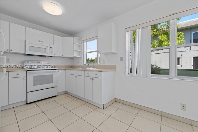 Building Photo - 5207 SW 91st Terrace