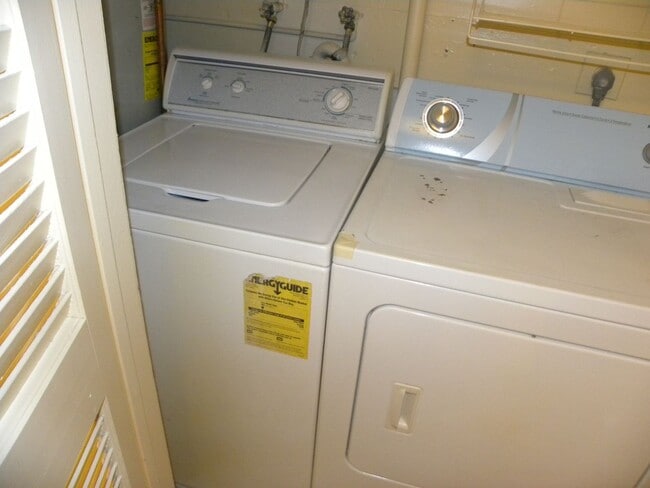 Building Photo - Cute Downtown Duplex by W&OD Trail