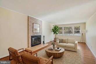 Building Photo - 9405 Corsica Dr