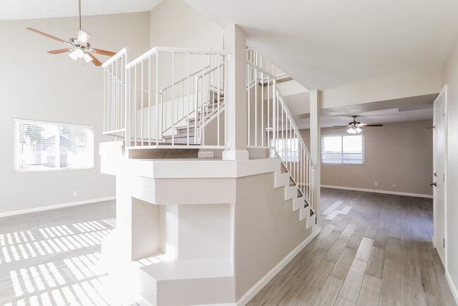 Building Photo - 441 S Maple
