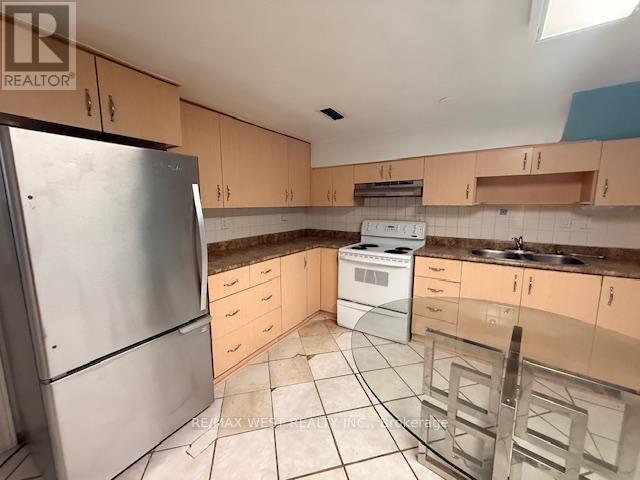 Building Photo - 33 Lappin Ave