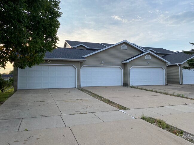 Garaje para 2 coches - 517 Trail Side Dr