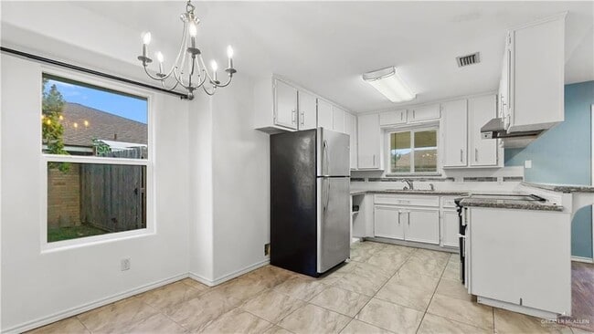 Building Photo - 3305 Jay Ave