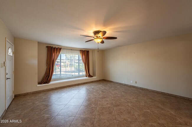 Foto del edificio - 8303 E Glenrosa Ave