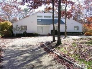 Primary Photo - 8 Midhampton Ct