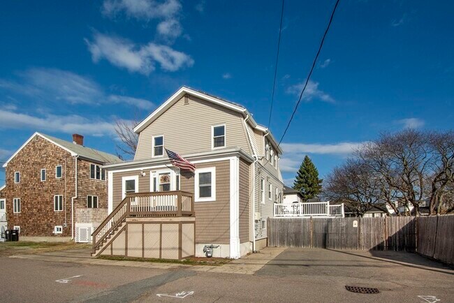 Building Photo - 62 Stafford Rd