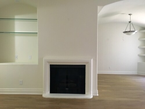 Building Photo - 922 N Croft Ave