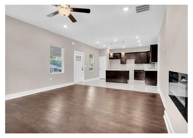Foto del edificio - Fully Renovated Ranch-Style Home with Mode...