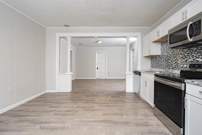 Building Photo - 369 5th Ave