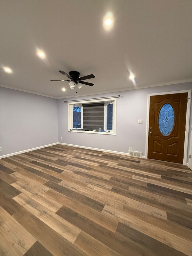 Foto del edificio - 130 Tunison Rd