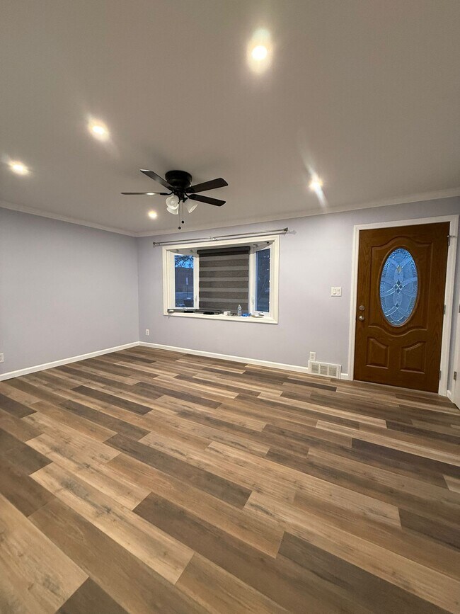 Foto del edificio - 130 Tunison Rd