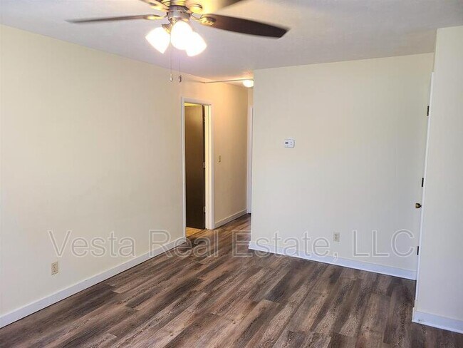 Foto del edificio - 102 College Park Ct