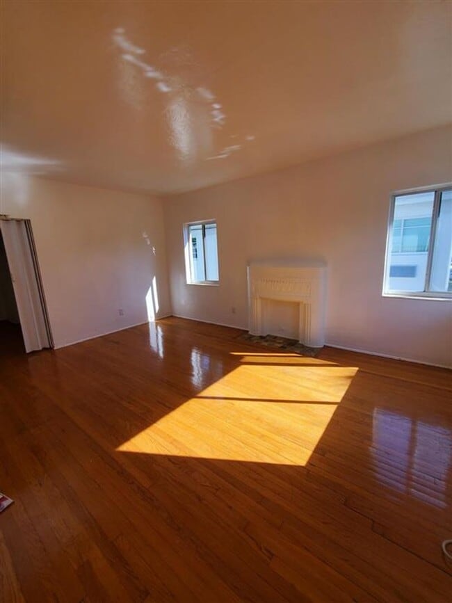 Building Photo - 965-975 Biarritz Drive