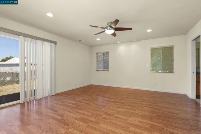 Building Photo - 187 Manor Dr