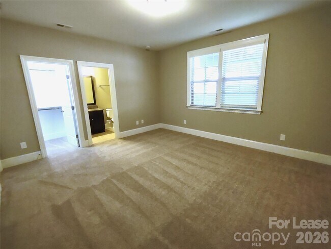 Foto del edificio - 6432 Fairway Row Ln
