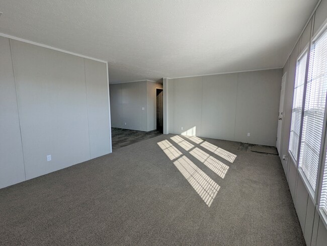 Building Photo - 471 Montana