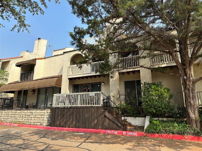 Building Photo - 3327 Augusta Blvd