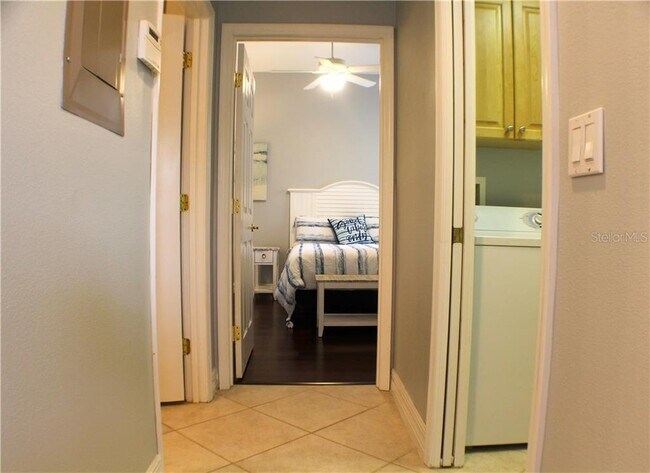 Building Photo - 9448 Discovery Terrace