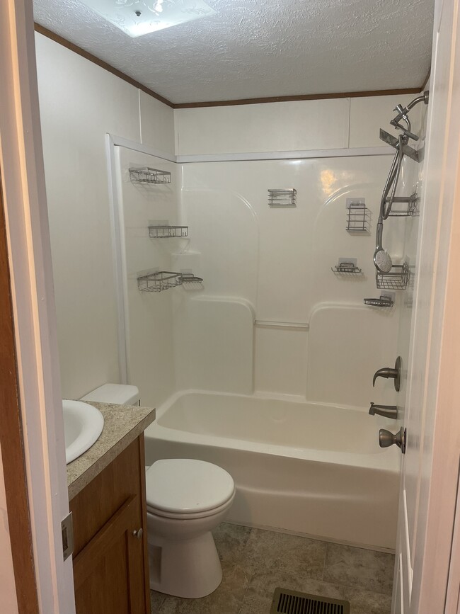 Building Photo - LJE #17