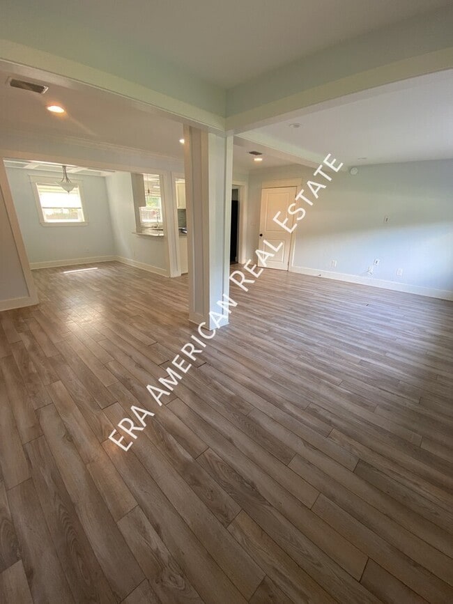 Building Photo - 212 Ajax Dr NW