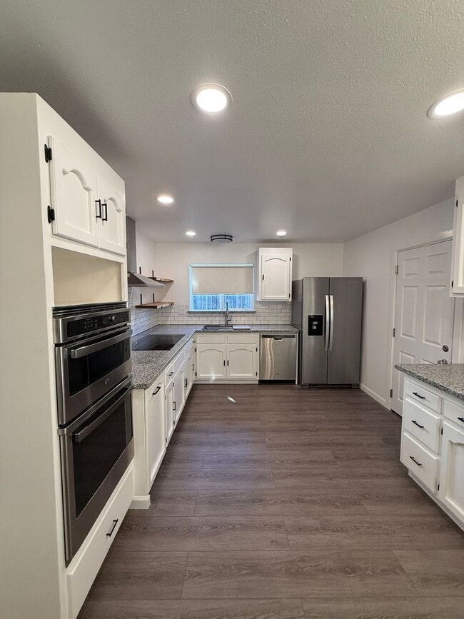 Foto del edificio - Beautiful remodeled 3 bedroom, 2 bathroom home in Central Petaluma