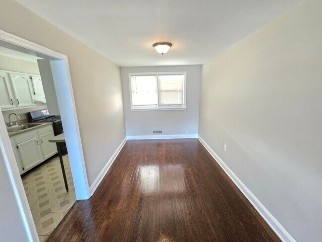 Foto del edificio - Beautiful 3 Bedroom 1 Bathroom East Baltim...
