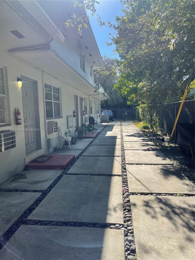 Foto del edificio - 11890 NE 16th Ave