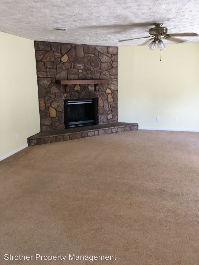 Building Photo - 6200 Maple Leaf Ct