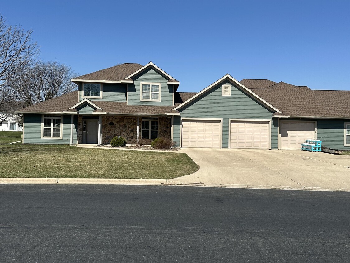 180 E River Dr, De Pere, WI 54115 Townhome Rentals in De Pere WI