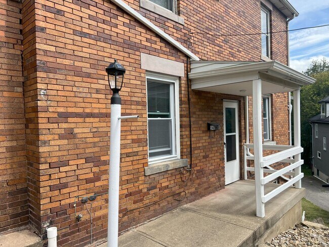 Foto del edificio - 548 Valley Rd
