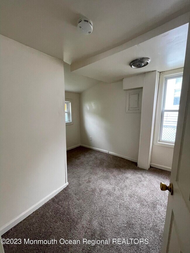 Building Photo - 258 Fisher Ave