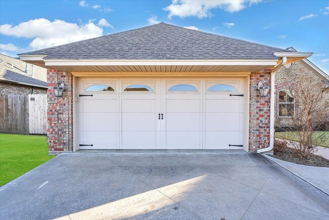 Building Photo - 3705 NE Willow Way
