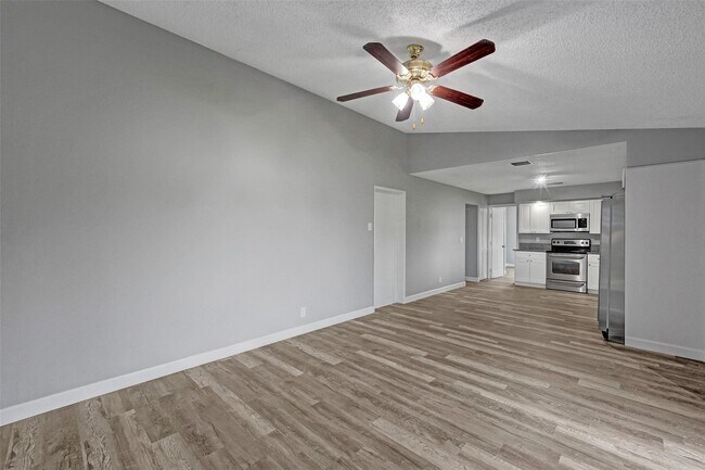 Building Photo - 9849 Ridgecreek Rd