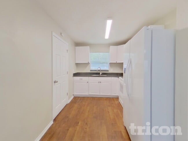 Building Photo - 1416 Thistledown Dr