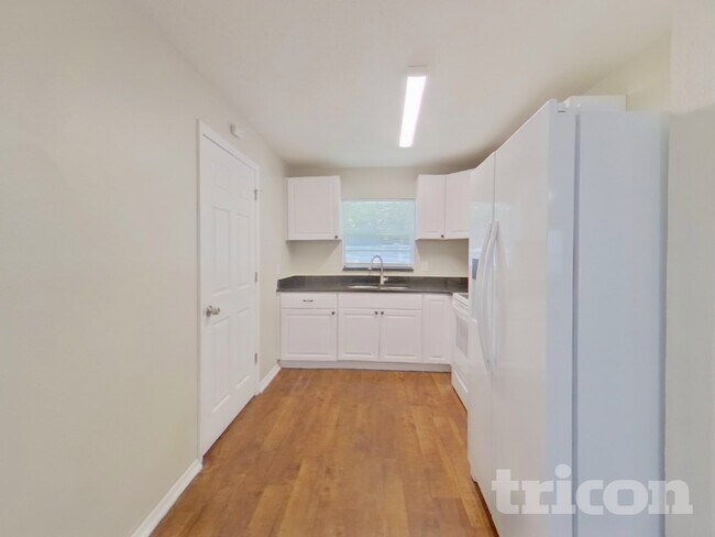 Foto del edificio - 1416 Thistledown Dr