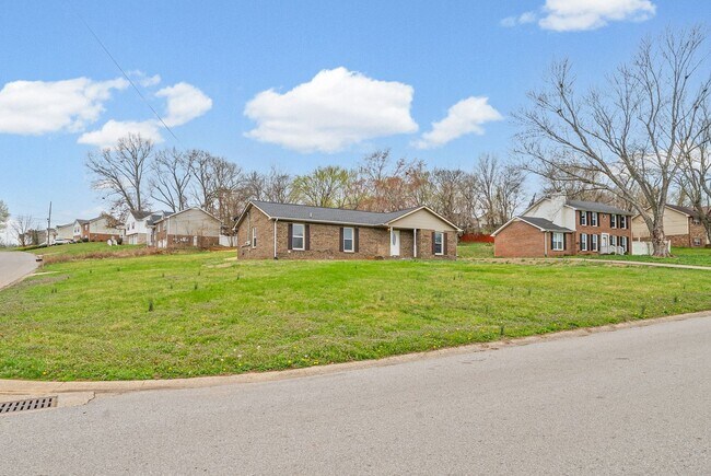 Building Photo - Pet Friendly Three Bedroom!