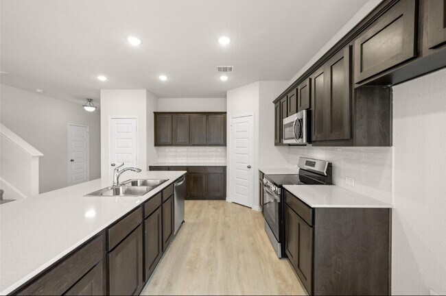Building Photo - 403 Saddle Ln