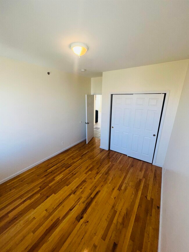 Foto del edificio - 250 S Orange Ave