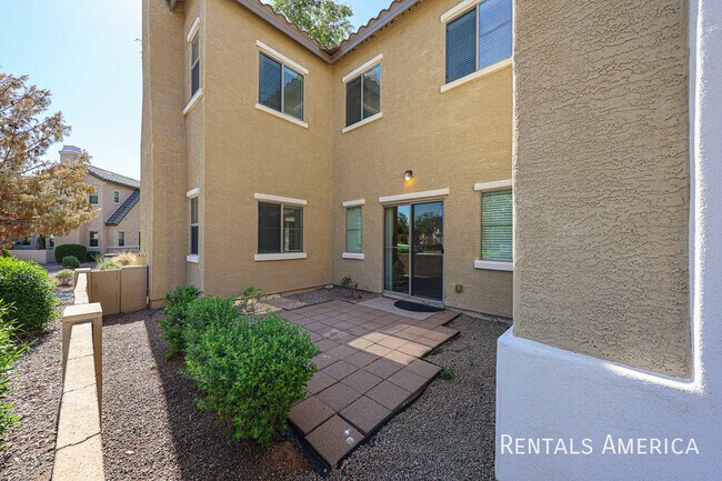Building Photo - 14103 W Country Gables Dr