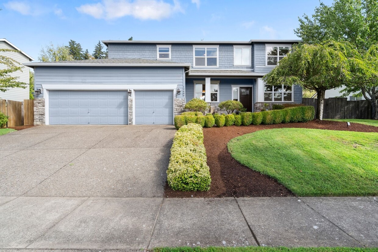 Primary Photo - Beautifully Maintained 5 Bedroom Home In H...