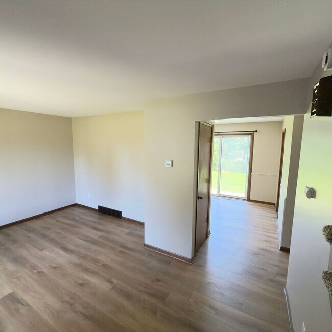 Foto del edificio - Updated Two Bedroom Duplex in Jenison!