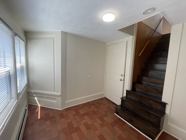 Building Photo - 164 Brown St