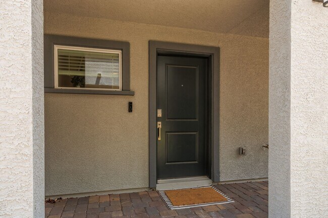 Foto del edificio - Newer townhome in the NW