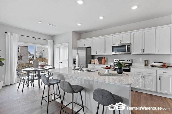 Building Photo - 1017 Maywood Ln