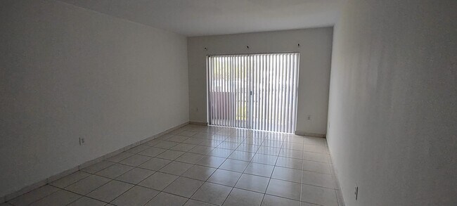 Foto del edificio - 17101 NW 57th Ave