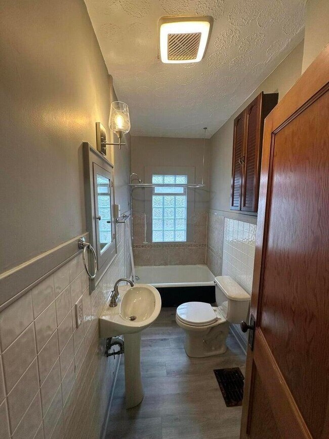 Foto del edificio - 890 E Livingston Ave