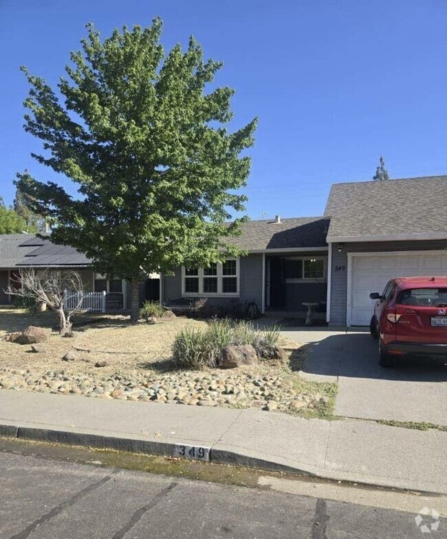 Building Photo - 349 Temple Dr